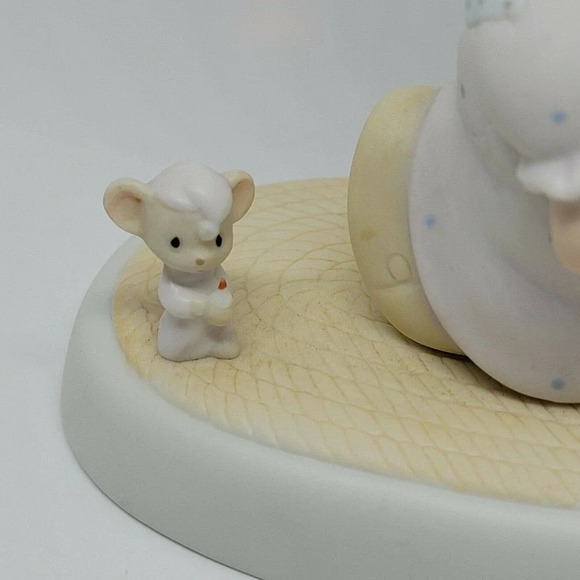 PRECIOUS MOMENTS FIGURINES "Jesus is the light that Shines" Child in Pajamas - Picture 4 of 12